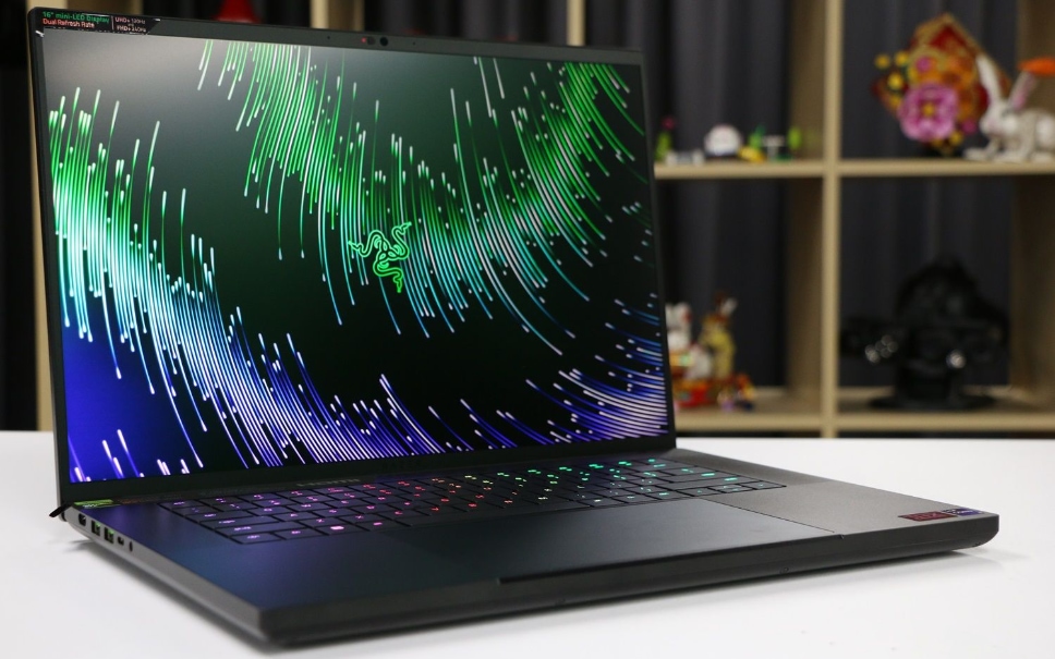 رایزر مدل Razer Blade 16