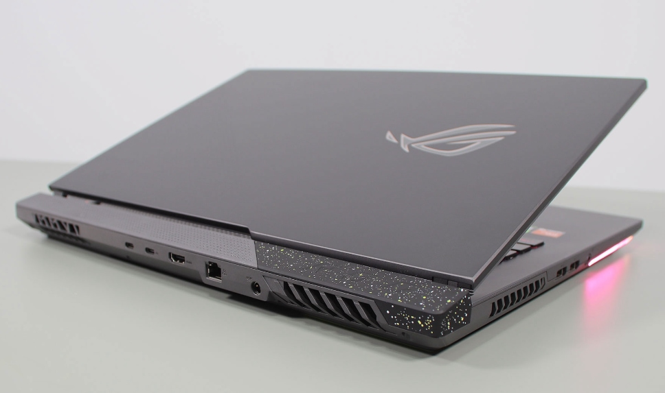 طراحی و بدنه لپ تاپ ROG Strix G17 2023