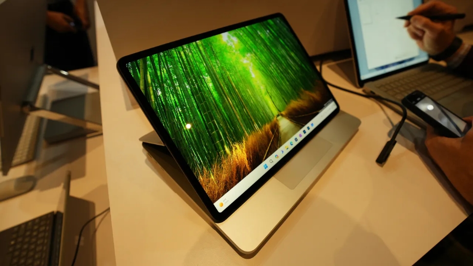 نمایشگر Surface Laptop Studio 2 مایکروسافت