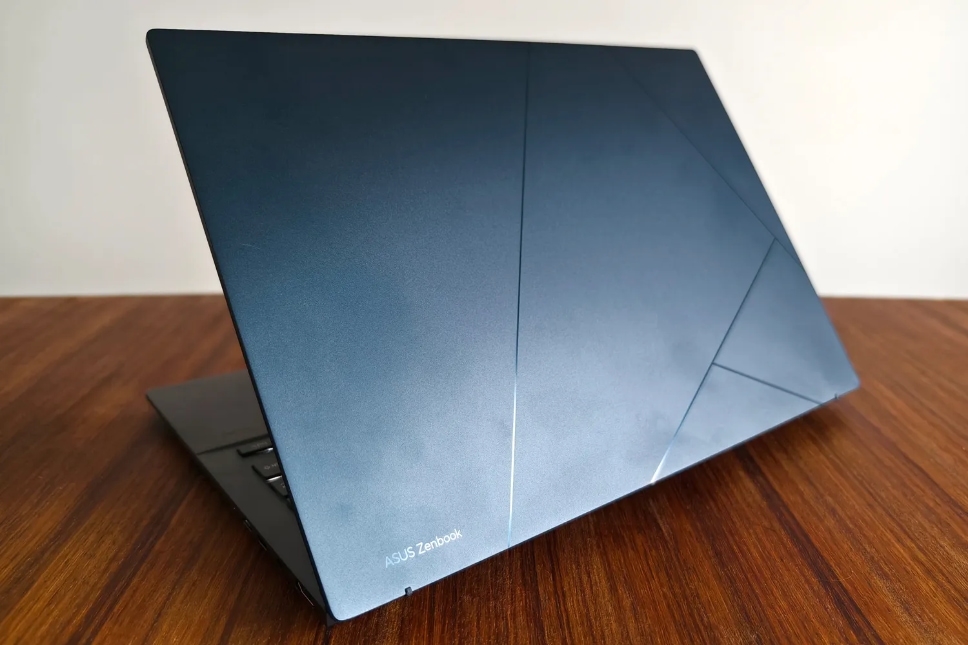 طراحی و بدنه لپ تاپ ایسوس Zenbook 14 OLED 2024