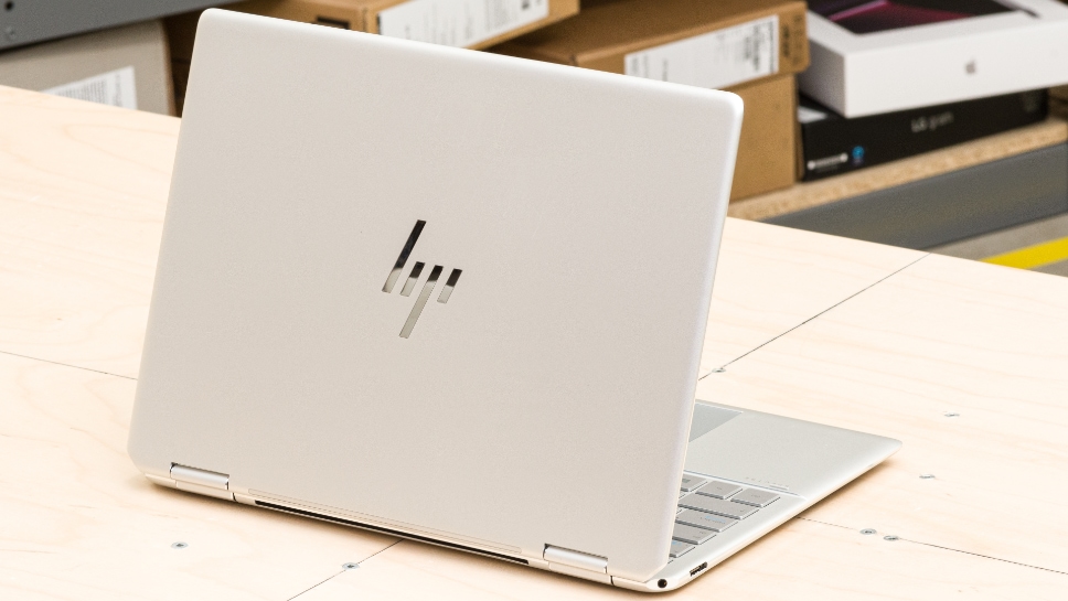 طراحی و بدنه لپ تاپ HP Spectre X360 14 2023